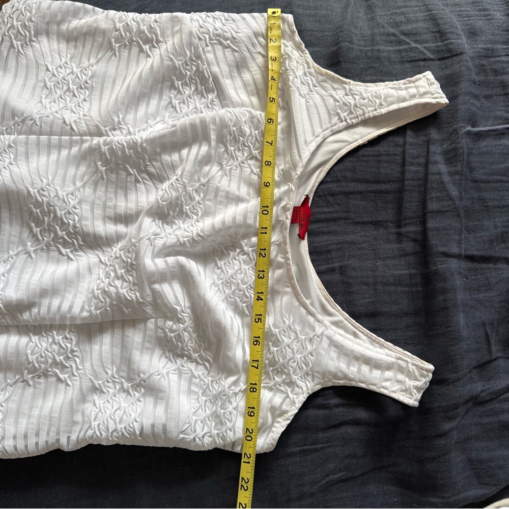 White dress-up duo. Tank and see-through over-jacket. Rhinestones on the cuffs. - Picture 10 of 14